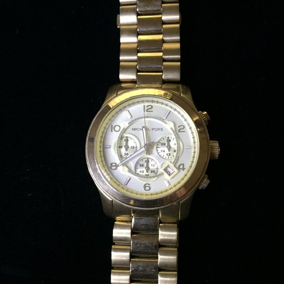 Michael Kors Men;s Oversize Runway Watch. - Picture 2 of 4